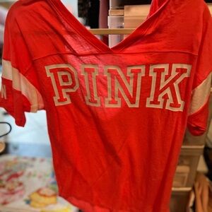 VS pink t-shirt